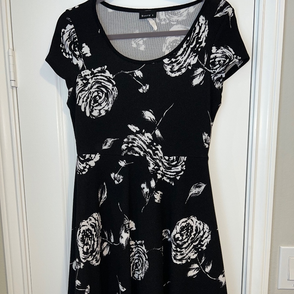 Black and white babydoll dress size M